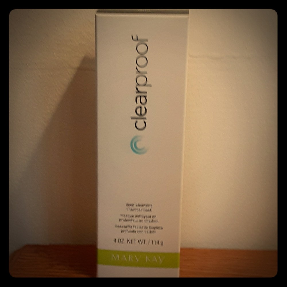 Deep cleansing charcoal mask